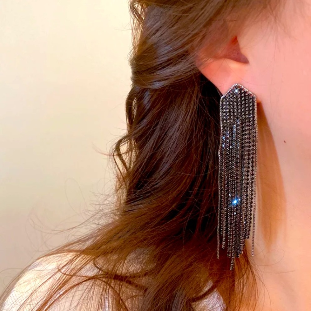 🌟 Black Crystals Rhinestones Long Tassel Earrings - Picture 2 of 4
